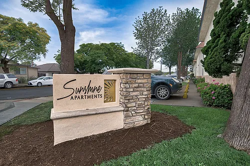 Sunshine Apartments Photo 1