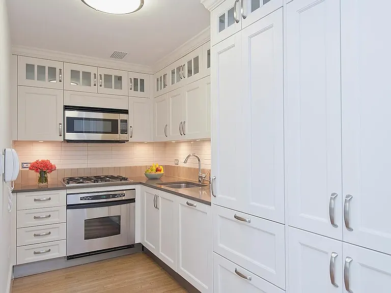 27 W 72nd St #509 — Photo 3