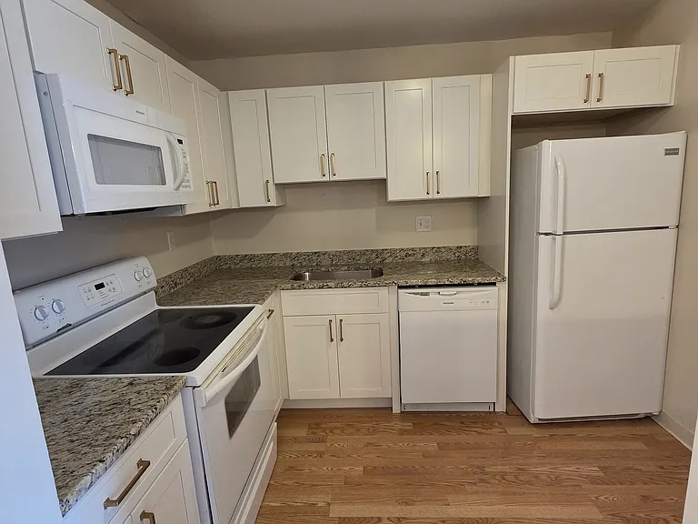 2118 Cromwell Hills Dr — Photo 2
