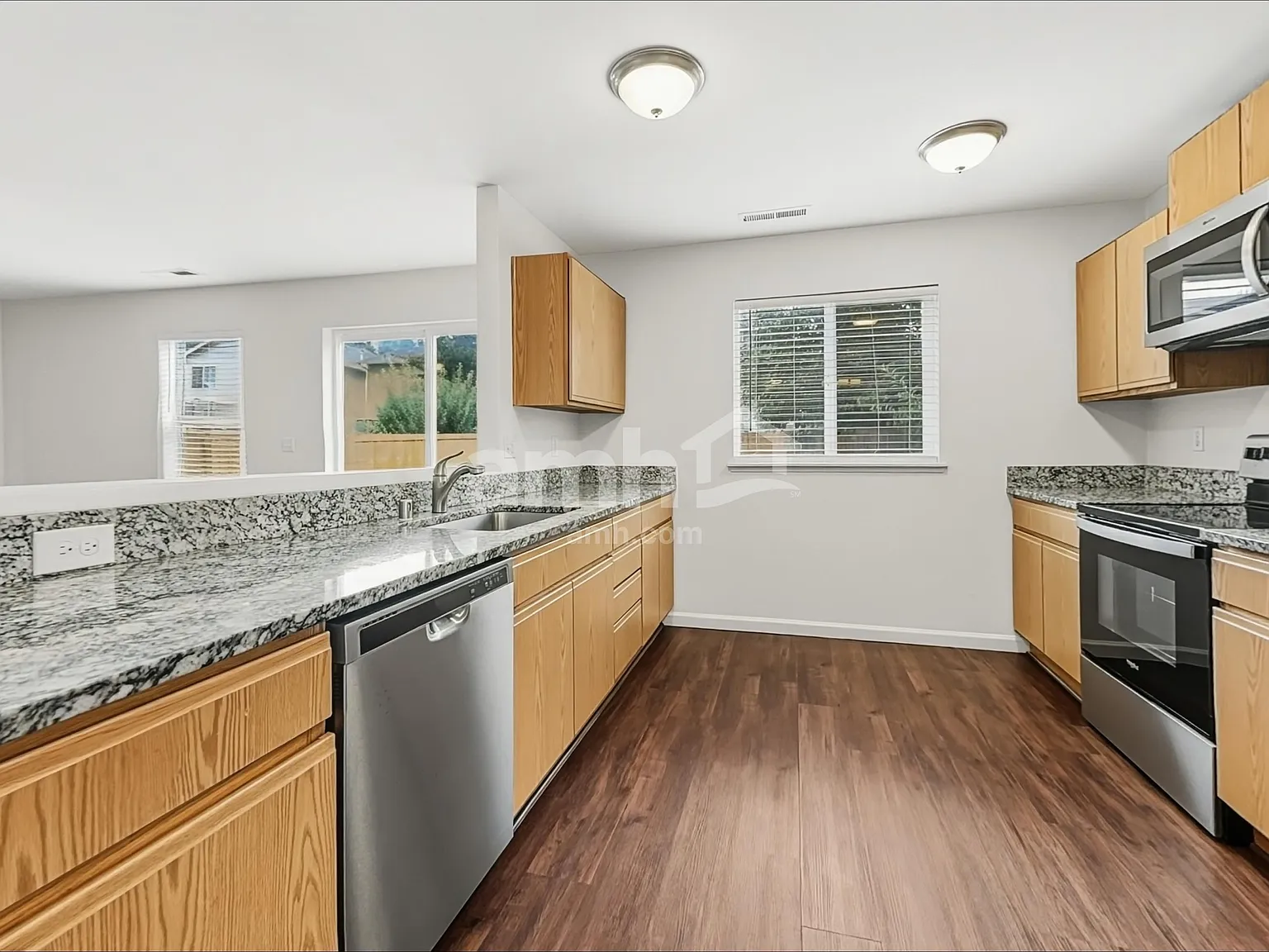 3 bed, 2.5 bath, 1901 sqft, $2,970 — Photo 3
