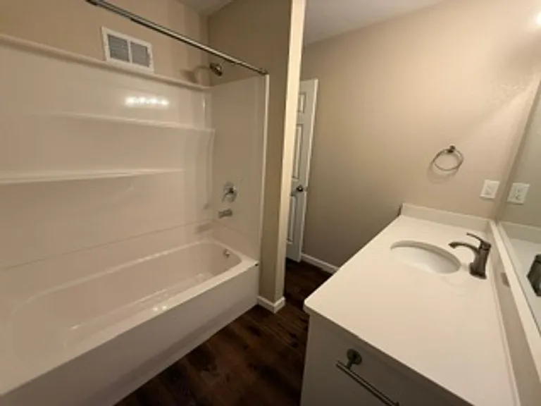 309 Hawthorne Court — Photo 3