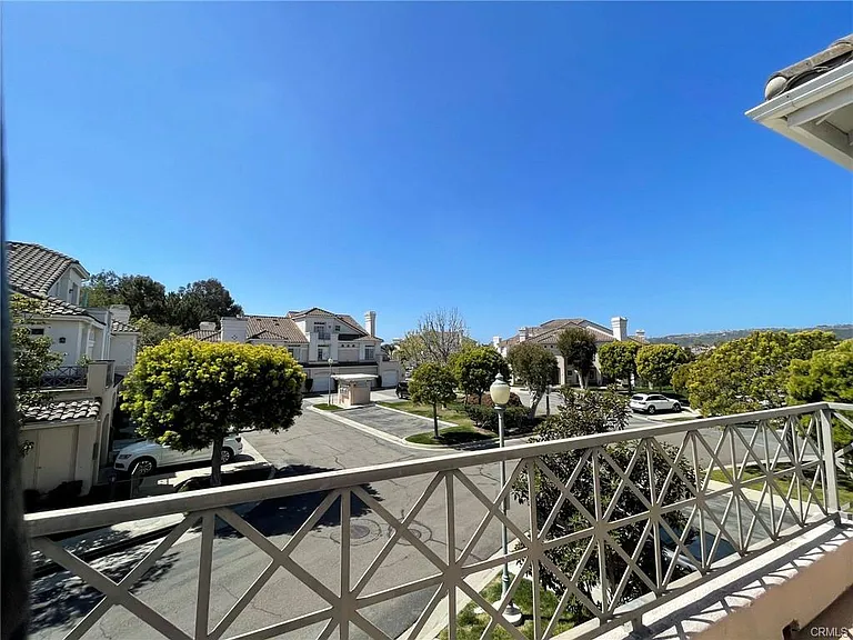 72 Shorebreaker Dr — Photo 3