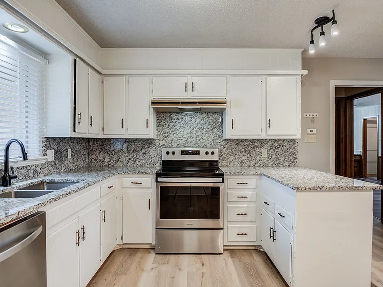 810 Mimosa Ave — Photo 6