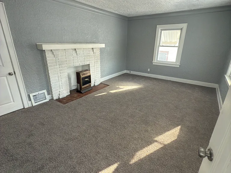 337 Van Buren Ave #1 — Photo 5