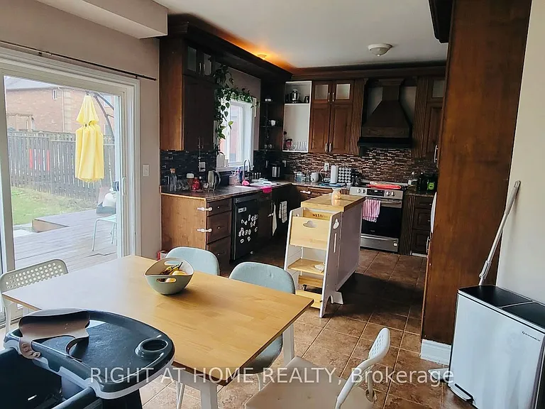 1215 Lowrie St — Photo 3