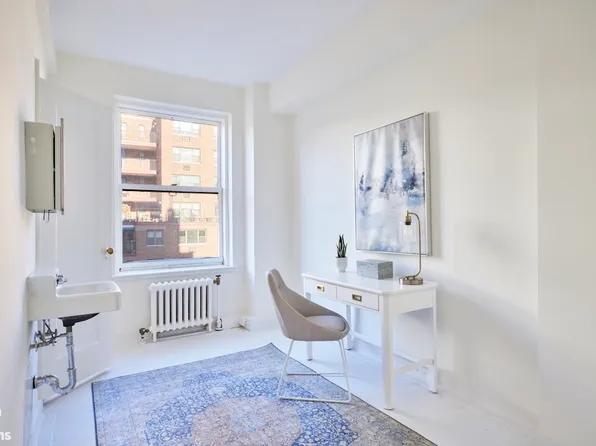 320 East 72nd Street image 8 of 10