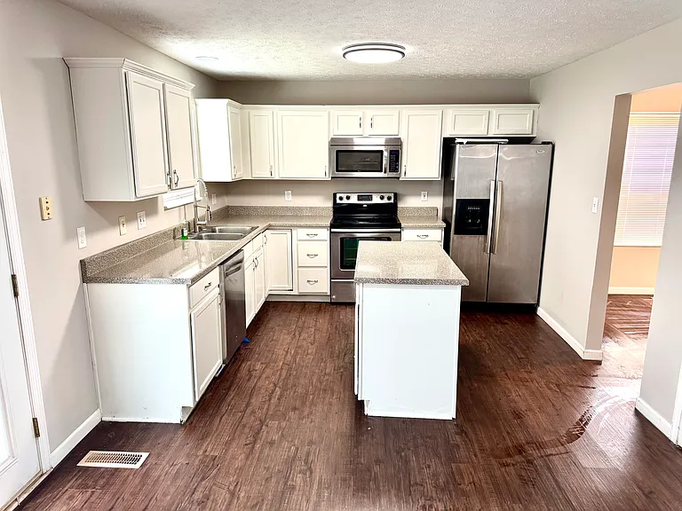 6328 Wellington Pl — Photo 4