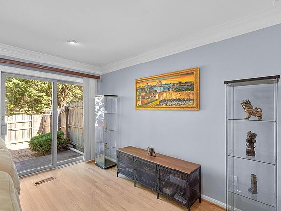 5th image of 4408 Airlie Way