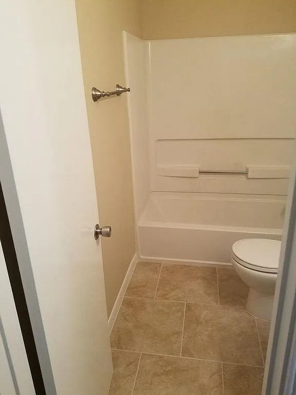 4 bed, 2756 sqft, $1,995 — Photo 4