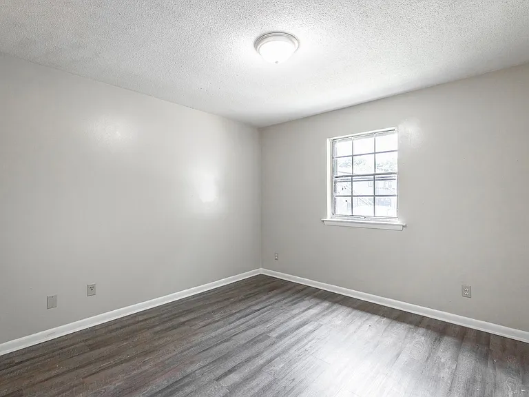 2414 Lyndon Ave — Photo 12