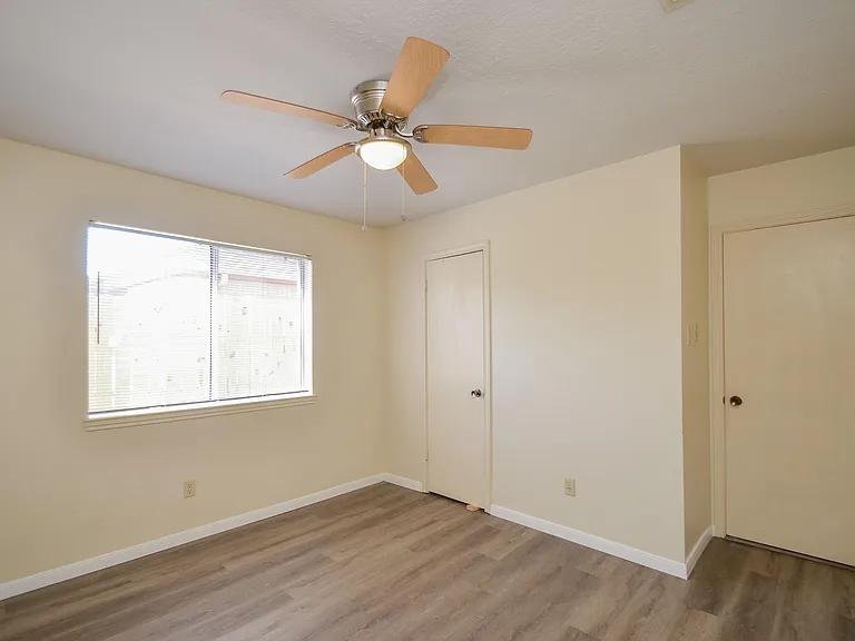 9414 Kingsvalley St — Photo 23