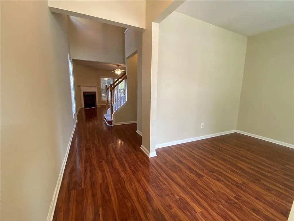 4 bed, 2.5 bath, 2160 sqft, $2,300 — Photo 3