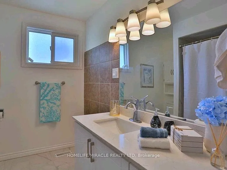 32 Mowat Blvd #38 — Photo 11