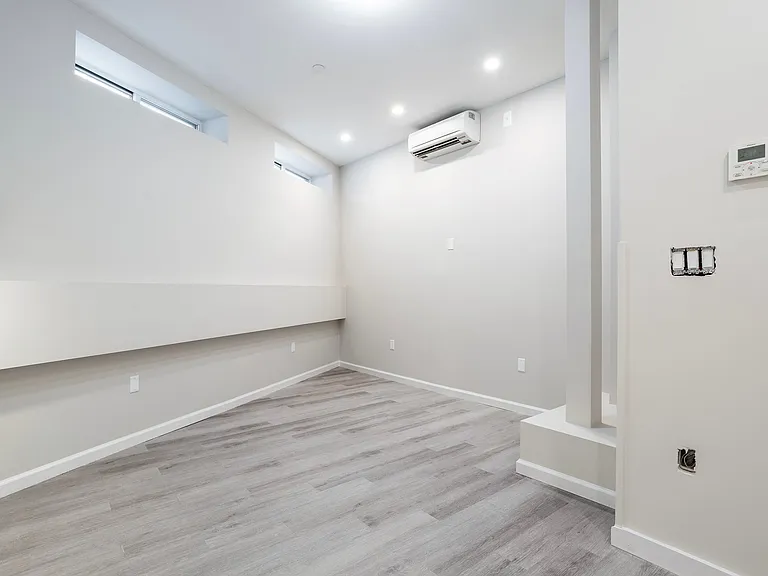61 Delmonico Pl #1B — Photo 10