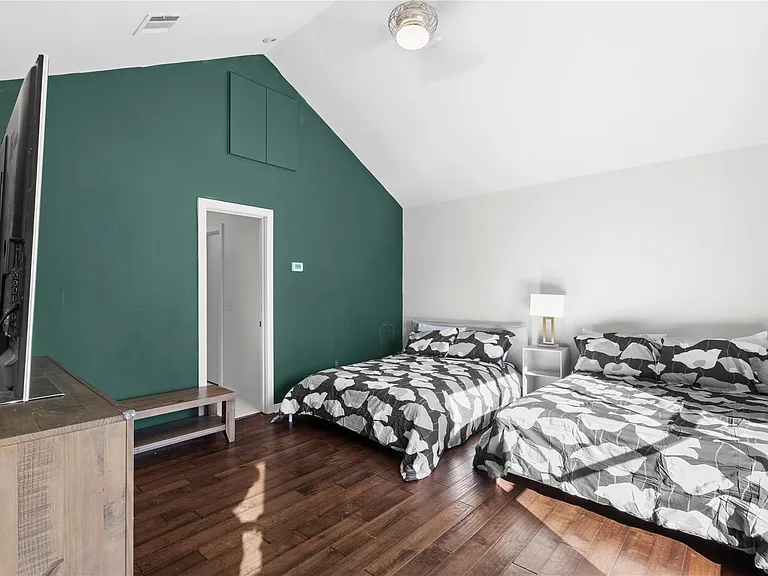 905 Saulnier St — Photo 7