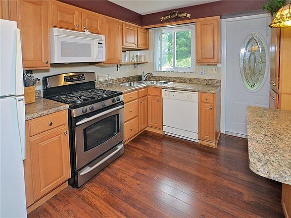 2nd image of 2513 Poinsettia Dr