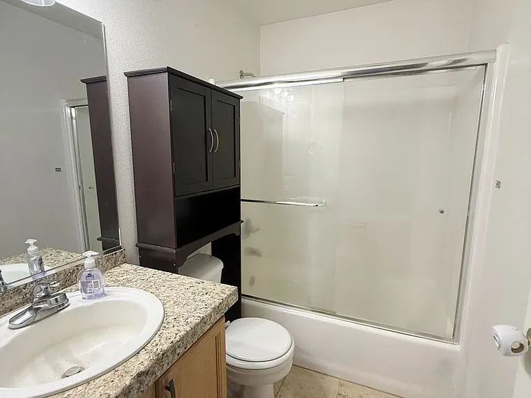 3101 Meadow Glen Ln — Photo 3