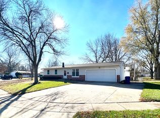 2115 N Pointe Ln, Florissant, MO 63031