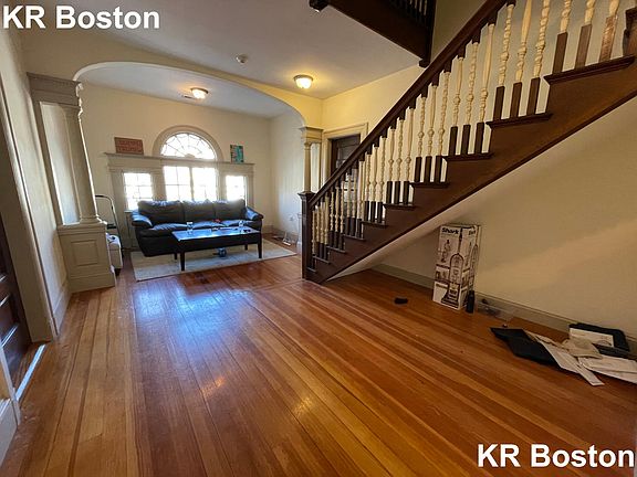 Entryway/ Living Space