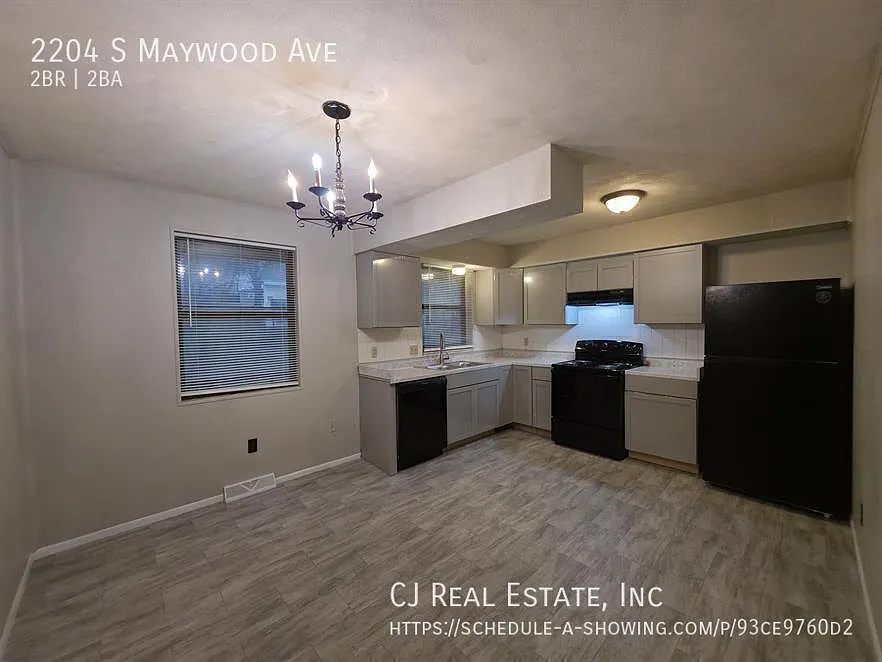 Building Photo - 2204 S Maywood Ave