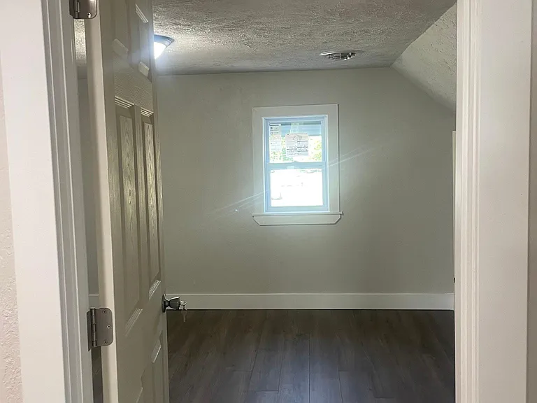 918 Elm St — Photo 21