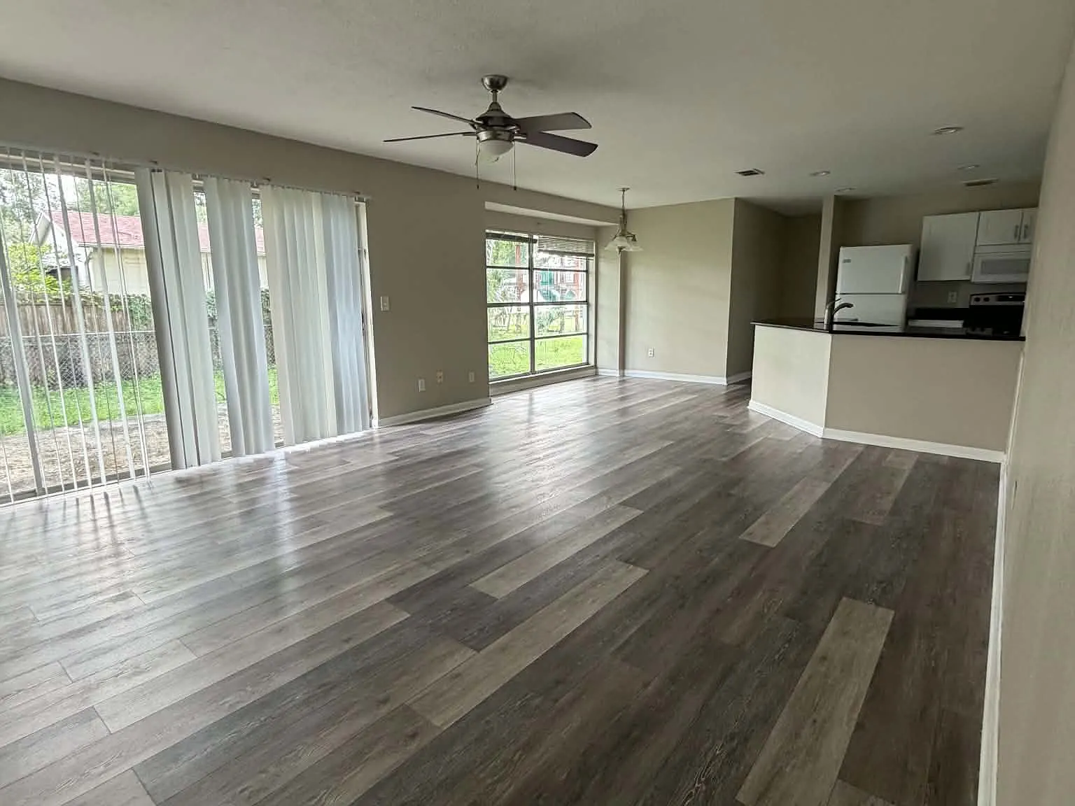 3 bed, 1748 sqft, $2,950 — Photo 2