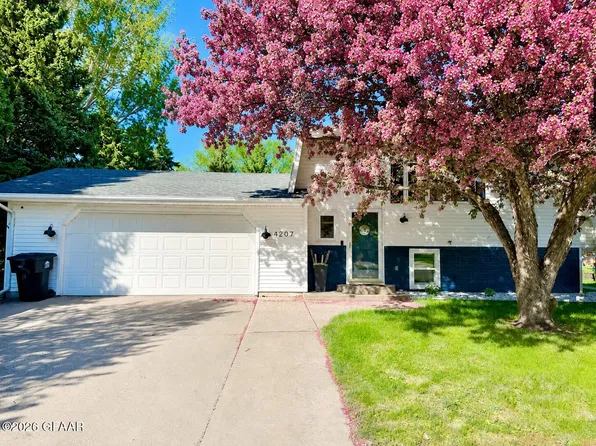 4207 Walnut St, Grand Forks, ND 58201