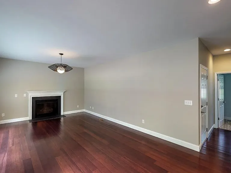 425 New Parkside Dr — Photo 13