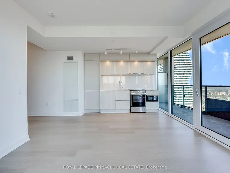 448 Burnhamthorpe Rd W #4511 — Photo 10
