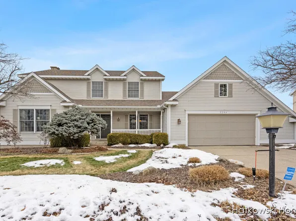 5264 Discovery Dr SE, Kentwood, MI 49508