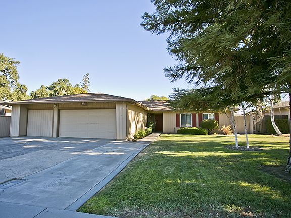 3rd image of 1333 Royal Oaks Dr