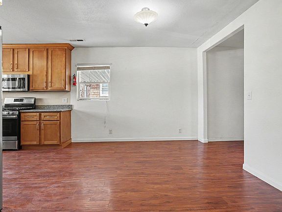 4th image of 212 Wellington Ave