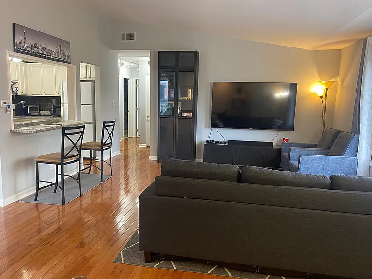 386 Washington Ct — Photo 2