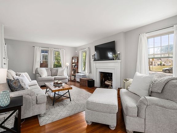4th image of 107 Perkins St