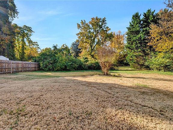 5th image of 15 Blue Mountain Dr