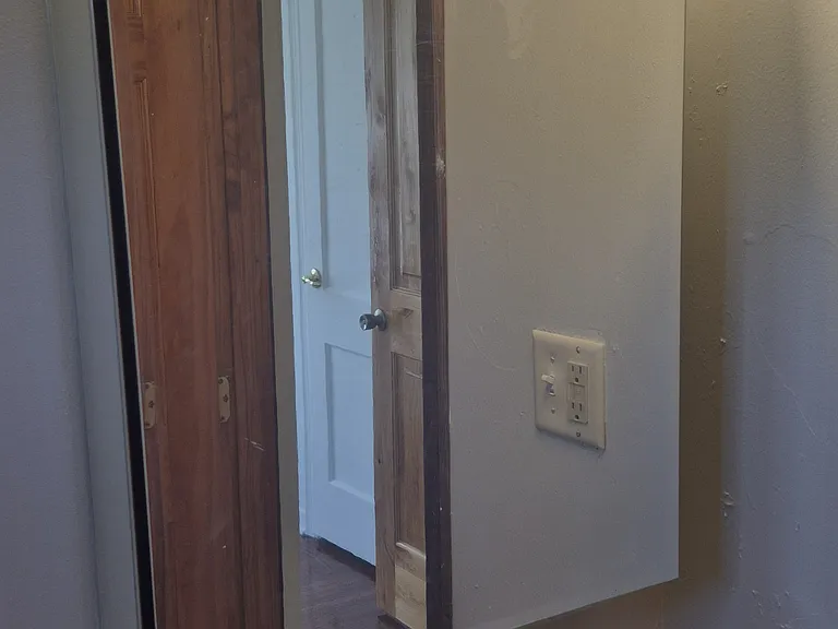 2553 Lexington Ave — Photo 12