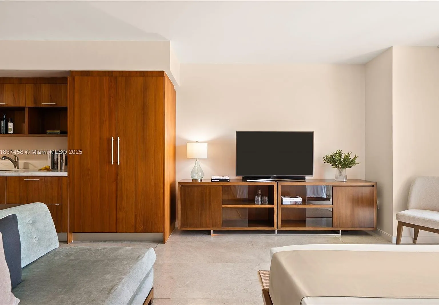 50 Biscayne Condo — Photo 3