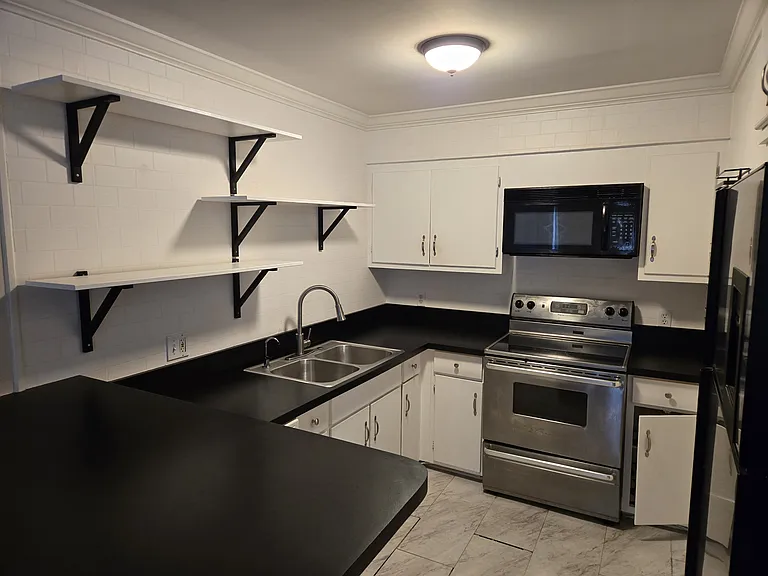 2020 Beech Ave #B12 — Photo 2