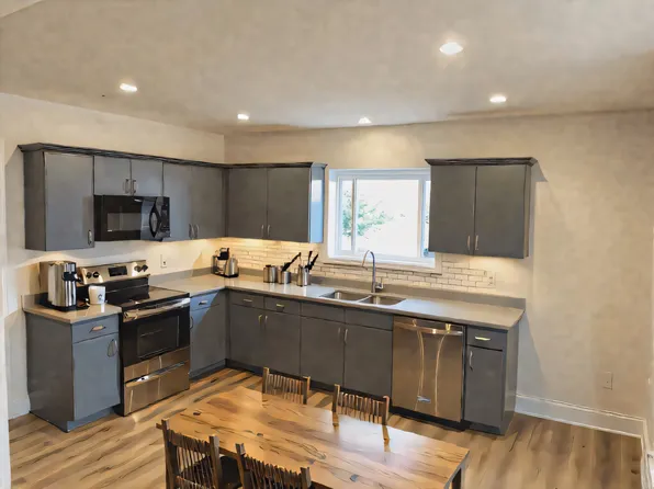 1809 Cranston St, Cranston, RI 02920