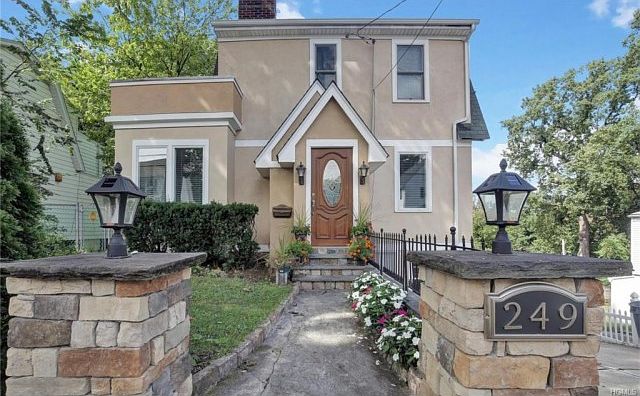 1st image of 249 Lee Ave