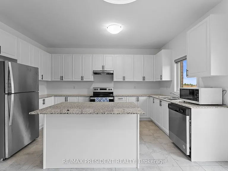 335 Russell St — Photo 8