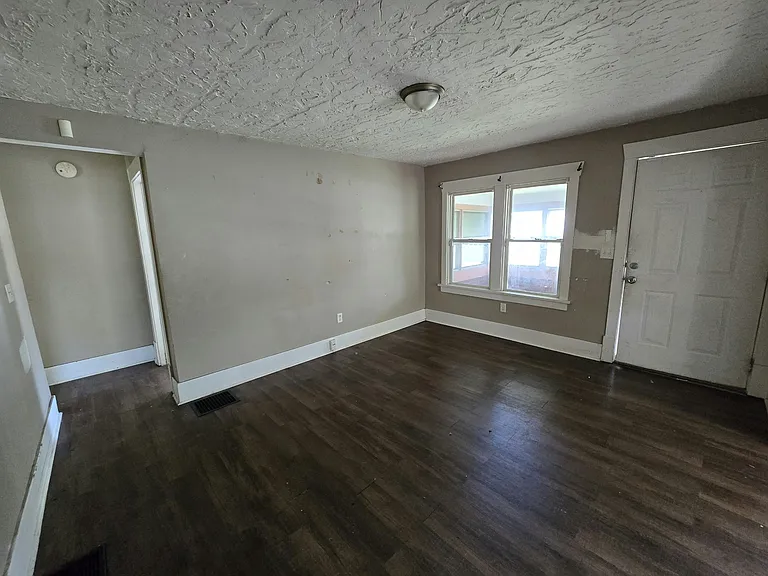 1363 E Johns Ave — Photo 12