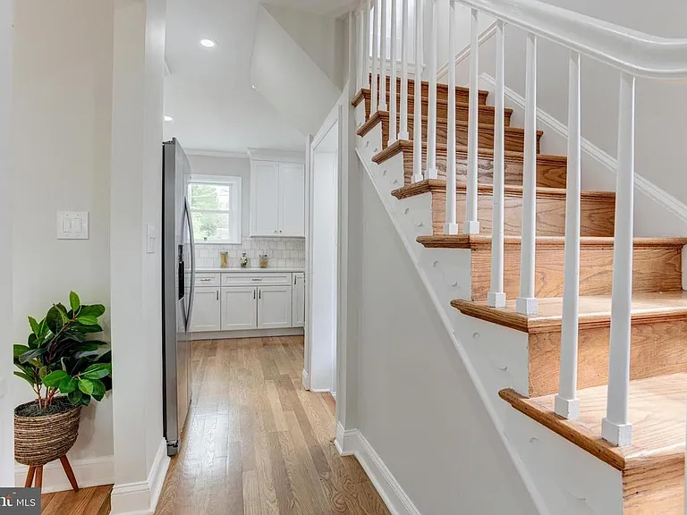 702 Kingston Rd — Photo 22