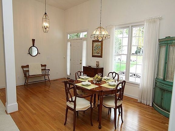 Hdwd flrs in Dining room and foyer