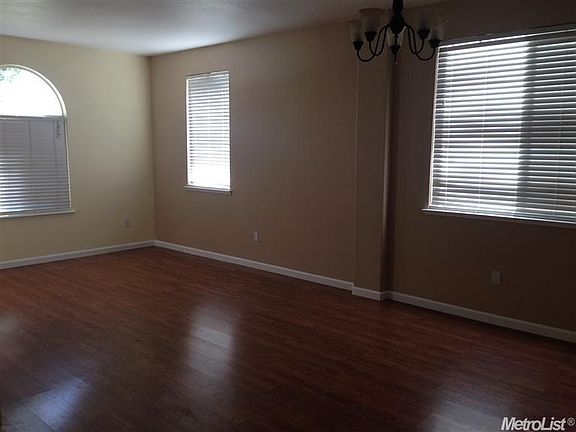 4th image of 1739 Shoreline Dr