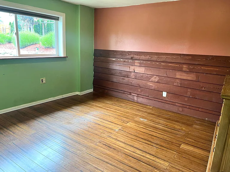 23871 N Westview Rd — Photo 9
