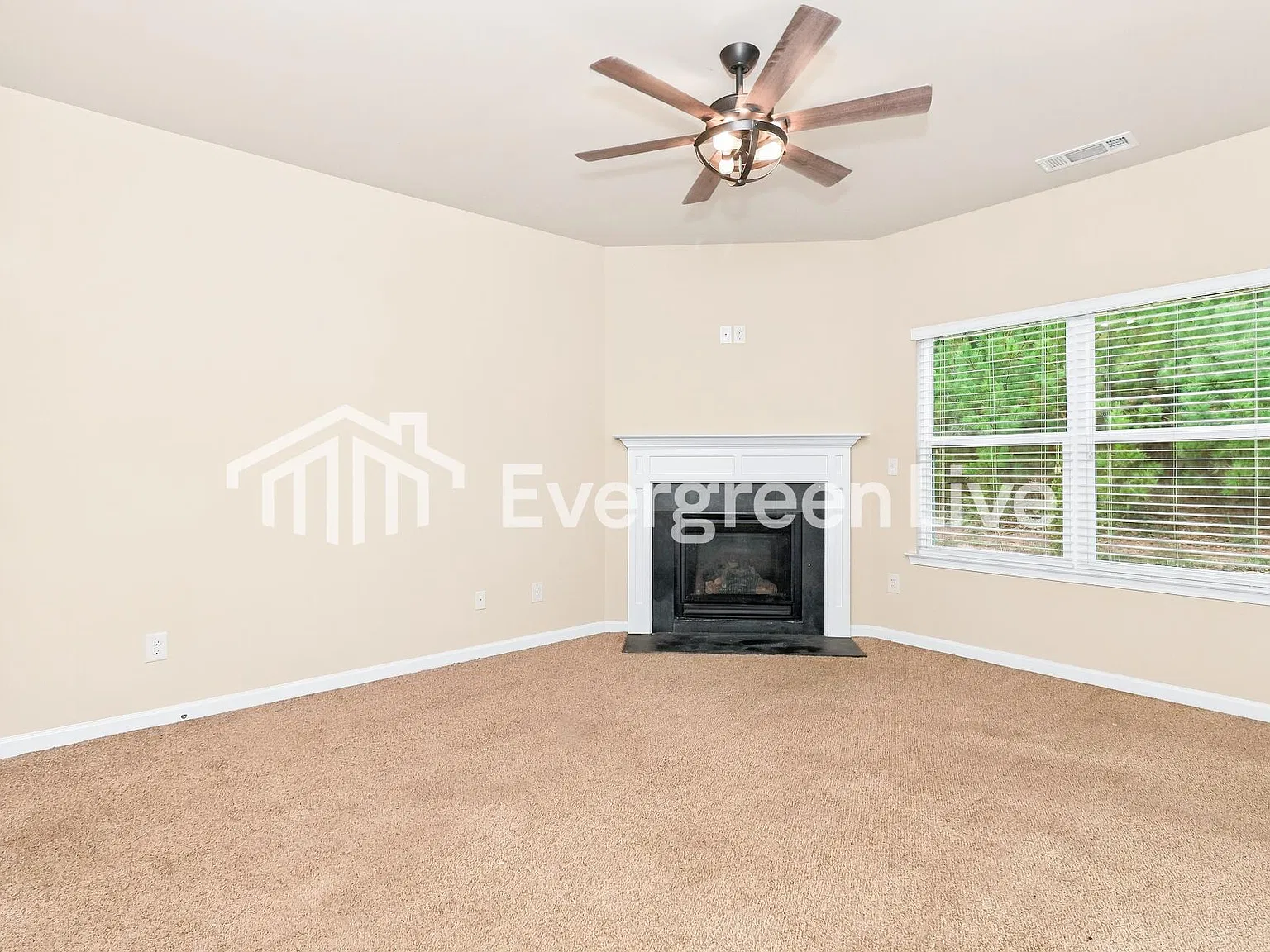 3 bed, 2.0 bath, 1583 sqft, $1,695 — Photo 4