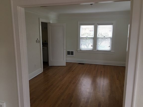 Dining room to kitchen