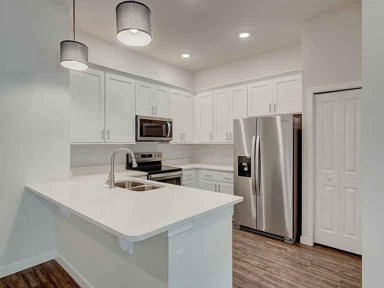 Metro 39 Apartments — Photo 30