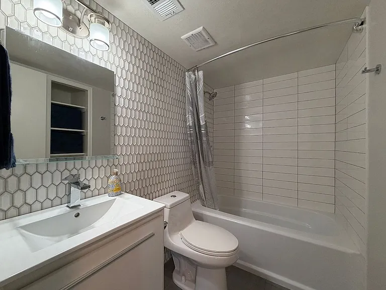 3250 Oneal Cir #B25 — Photo 10